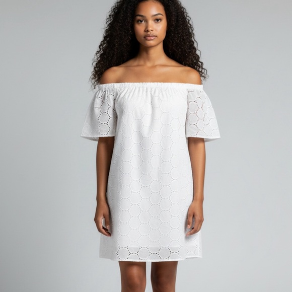 Sail to Sable Dresses & Skirts - SAIL TO SABLE Dot Eyelet Dress Size M